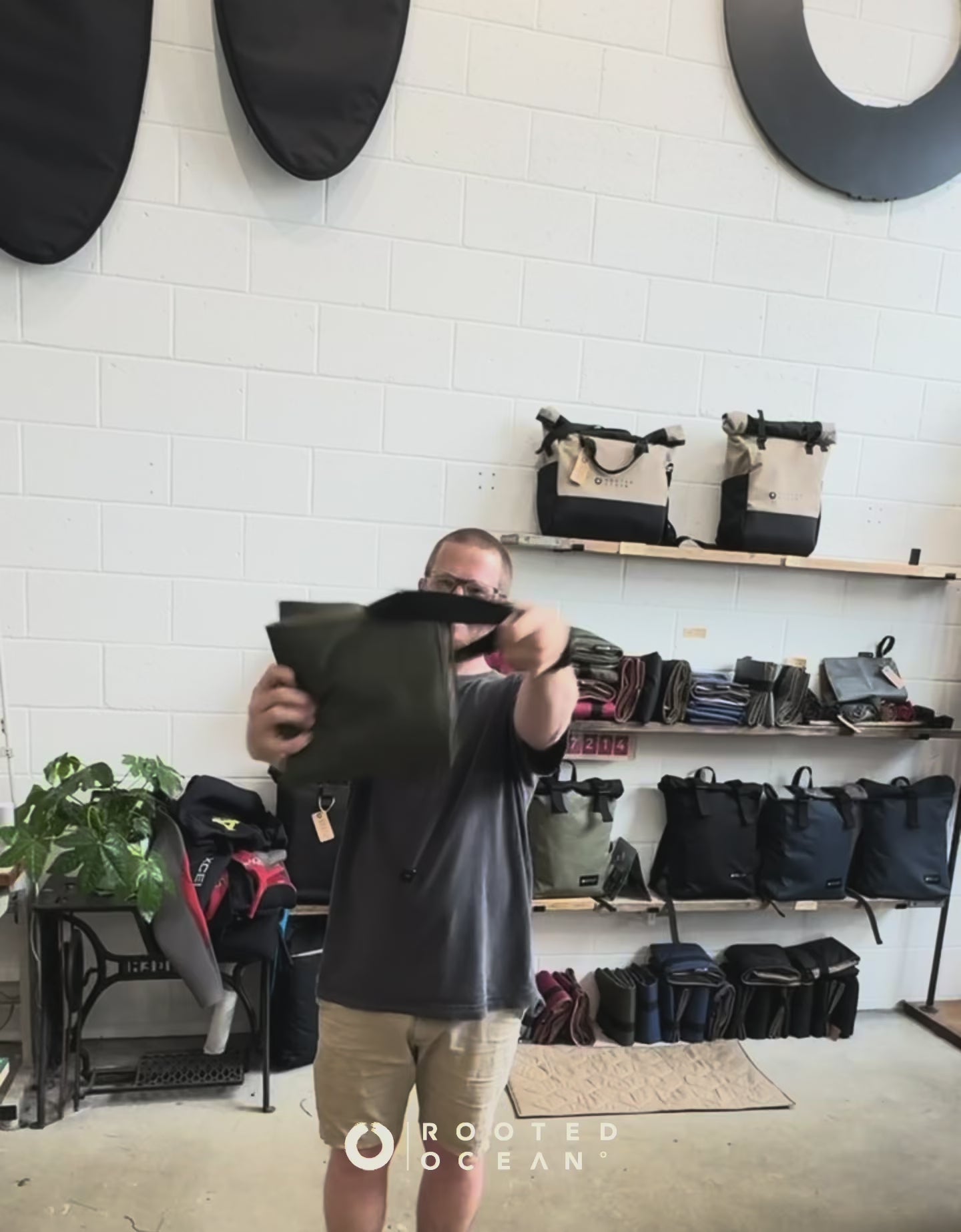 Load video: Sit Mat Little Traveller Blanket